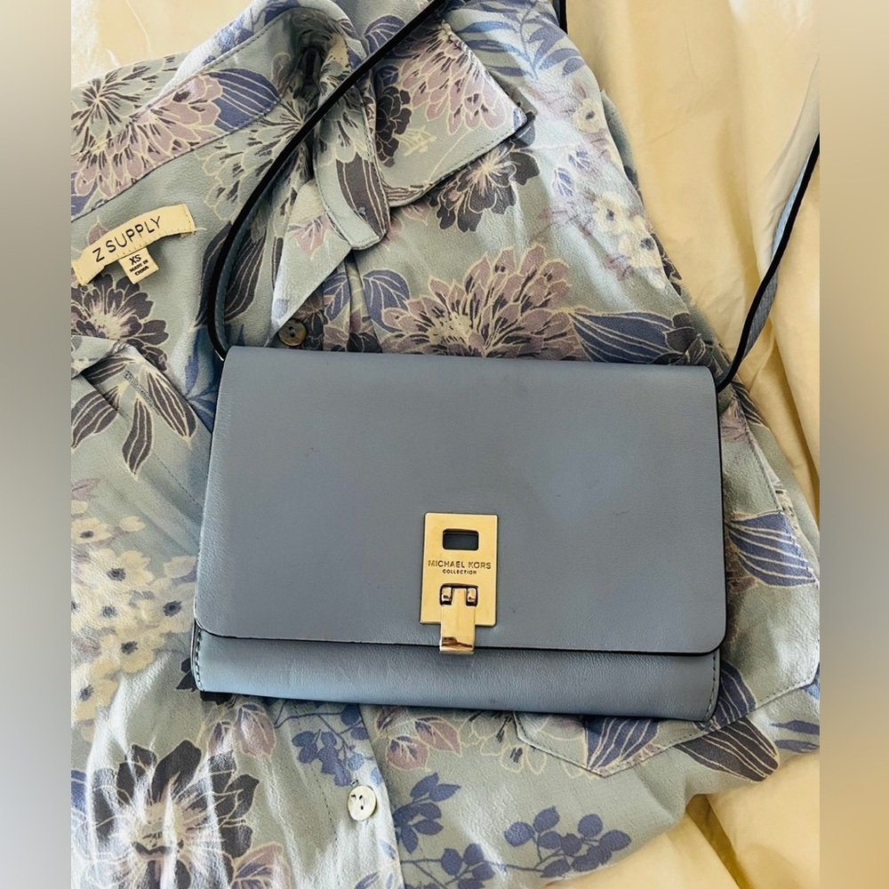 🦋Michael Kors Crossbody bag -lt blue🦋